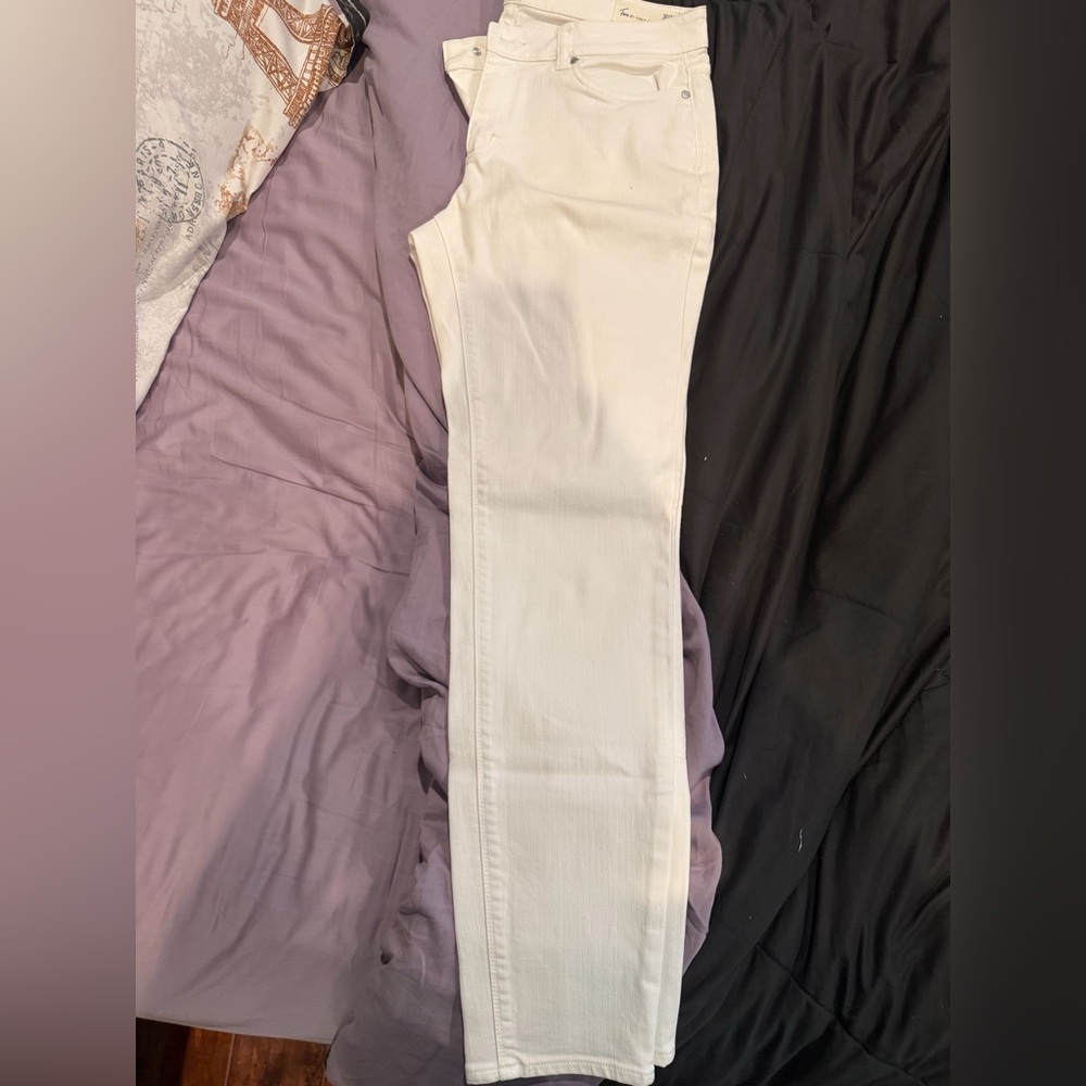 Vince Camuto Women’s White Slim Jeans - Classic Straight Fit